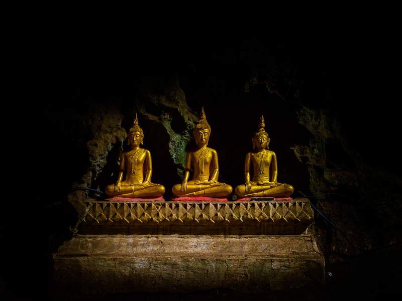 Buddha statues : The Khao Luang cave