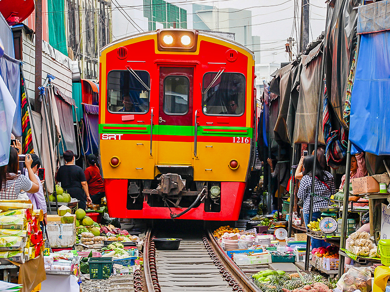 maeklong-railway-market-4